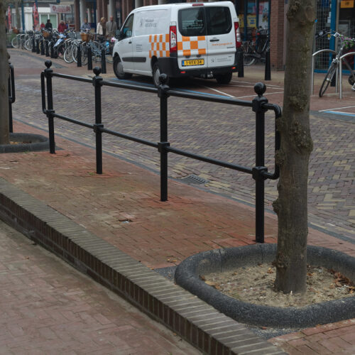 Resi Tree Surround 900